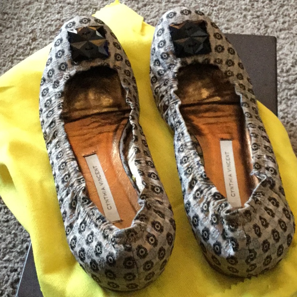 Cynthia Vincent Flats 38.5
